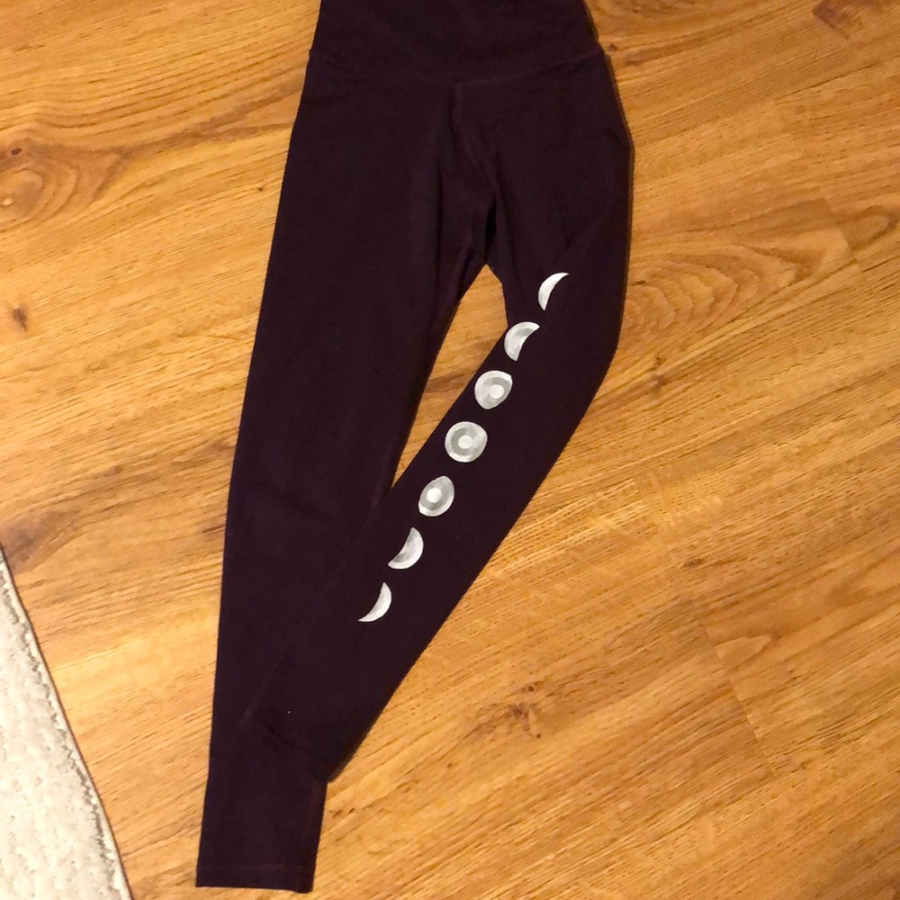 Dailey Method DYI leggings in deep purple/plum